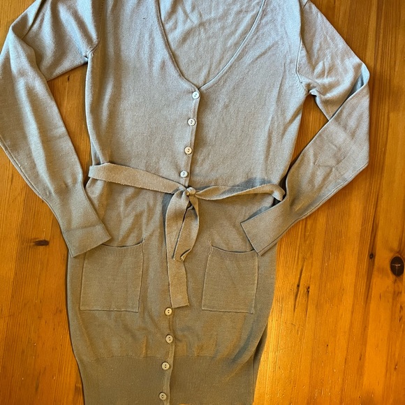 Maolsozu long sleeve, V/neck cardigan. Button down. Light taupe. Size M/L - Picture 7 of 7